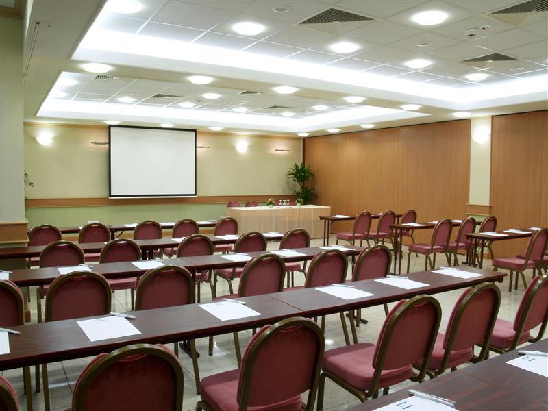 Готель Danubius Arena 4*